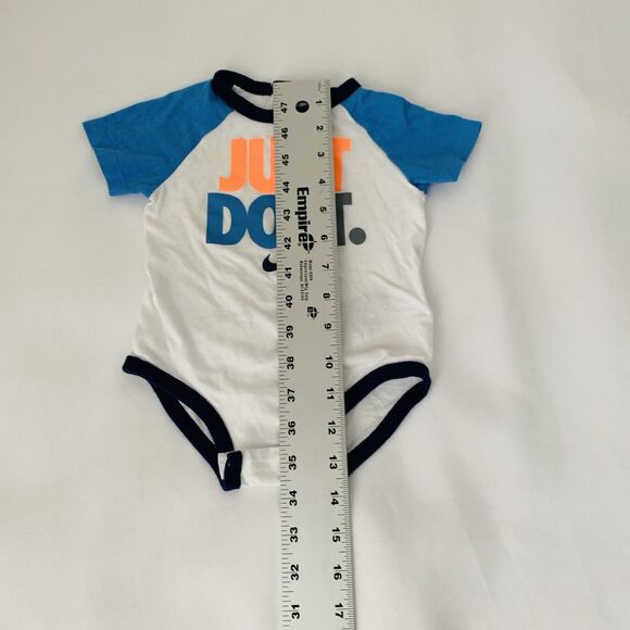 Nike Bodysuit Baby Boy 9 Months White Blue Just Do It Spellout Logo Swoosh Snap - Picture 6 of 6